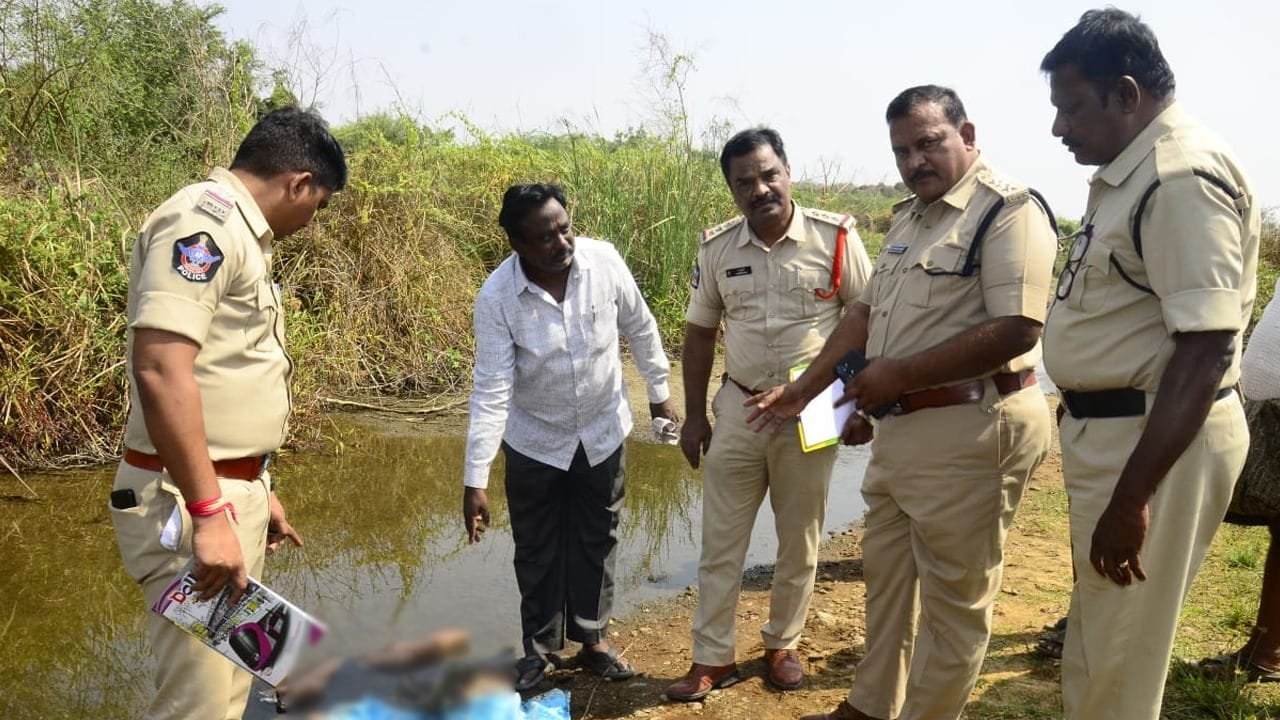 అప్పు ఇచ్చిన పాపానికి ముక్కలు ముక్కలుగా నరికి అంతం చేసి.. నదిలో మూట కట్టి పడేసిన వైనం..